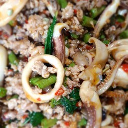 ผัดกะเพราหมูสับปลาหมึก