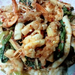 ผัดพริกแกงรวมมิตร(ราดข้าว)