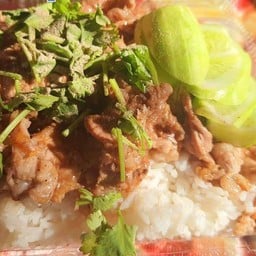 ไก่กระเทียมราดข้าว