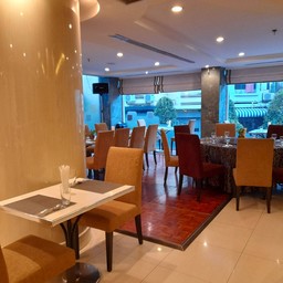 ส่วนหนึ่งของบรรยากาศในห้องทานอาหาร