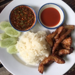 ข้าวเหนียวหมูแดดเดียว