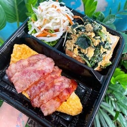 ชุดออมเลต ผักโขมไข่กวน