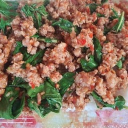 กะเพรา หมูสับ ราดข้าว