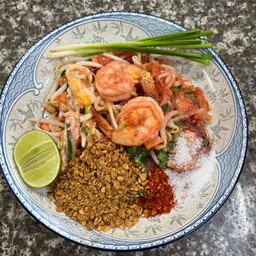 ผัดไทกุ้งสด
