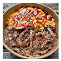 ข้าวหน้าเนื้อสไลซ์ย่างไฟไข่ข้น