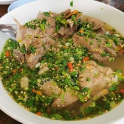 ก๋วยเตี๋ยวต้มแซ่บ กระดูกเล้ง