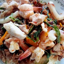 ผัดขี้เมารวมมิตร(ราดข้าว)