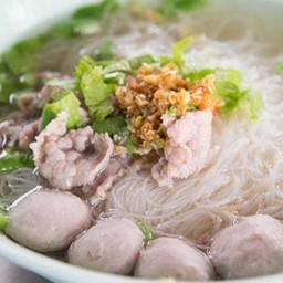 ก๋วยเตี๋ยวหมูหมัก ลูกชิ้นหมู น้ำใส
