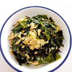 ใบเหลียงผัดไข่