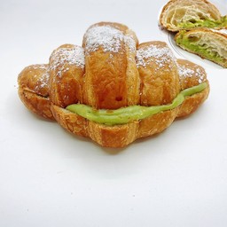 ครัวซองสังขยาใบเตย Pandan Custard Croissant