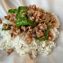 กะเพรา หมูสับ