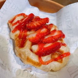 ครอฟเฟิลสตรอเบอรี่สดราดสตรอเบอรี่ซอส