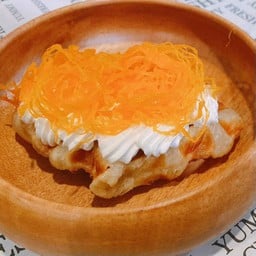 ครอฟเฟิลวิปครีมสดฝอยทอง