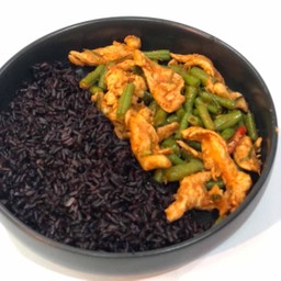 ผัดถั่วฝักยาวอกไก่ลีน ไร้น้ำมัน 235 KCAL