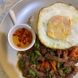 ข้าวผัดกะเพราเนื้อ+ไข่ดาว