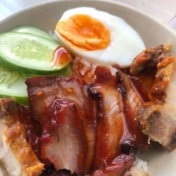 ข้าวหมูแดงหมูกรอบ