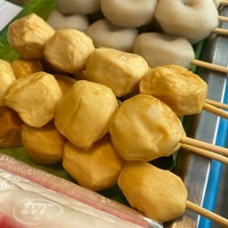 ลูกชิ้นเต้าหู้หมู