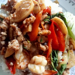 ผัดกระเพรารวมมิตร(ราดข้าว)