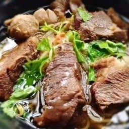 ก๋วยเตี๋ยวเนื้อ-ไก่ตุ๋น กะนะ หลังบิ๊กซีเอ็กซ์ตร้า (หัวรั้ว)