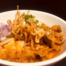 ข้าวซอย ร้านกำกิ๋นฅนเมือง ในหมู่บ้าน ลุมพินีทาวน์วิลล์  ถนนลาดปลาดุก-บางไผ่