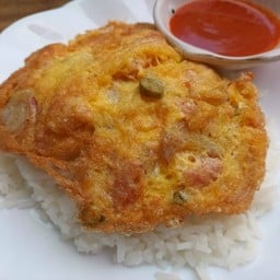 ไข่เจียวแหนมราดข้าว
