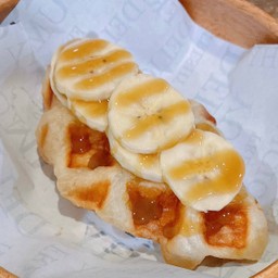 ครอฟเฟิลกล้วยหอมราดคาราเมล