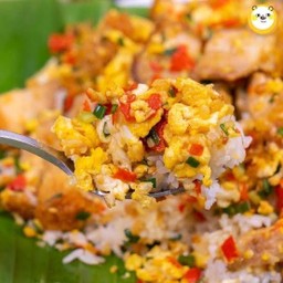 ข้าวราดไข่คั่วพริกเกลือ