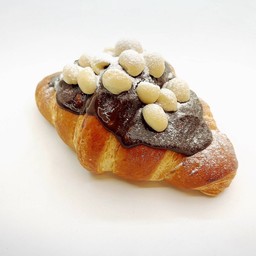 ครัวซองช้อคแมคคาเดเมีย Dark Chocolate Macadamia Croissant