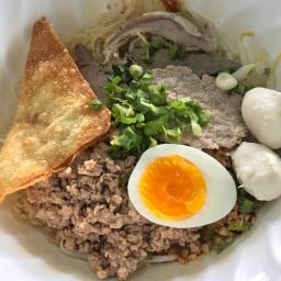 7 ธัญภา ก๋วยเตี๋ยวหมู+เครื่องในหมู+ลูกชิ้นปลา  ต้มยำ เย็นตาโฟ พระราม4