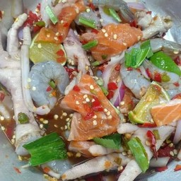 ตำแซลม่อนกุ้งสดตีนไก่