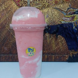 สตอเบอรี่โยเกิร์ตปั่น