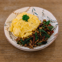 ข้าวไข่ข้นหมูสับกะเพรา