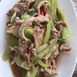 หมูผัดพริกหยวก