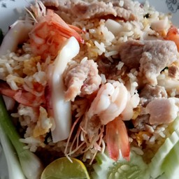 ข้าวผัดรวมมิตร
