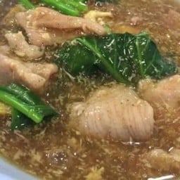 ราดหน้ายอดผัก เอ็มไพร์ โต้รุ่งสถานีรถไฟ