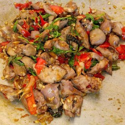 กะเพราเครื่องในไก่กับข้าว