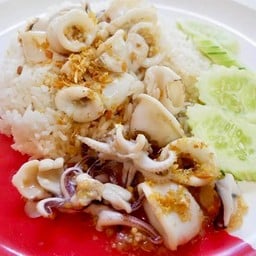 ข้าวปลาหมึกกระเทียม