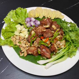 แหนมซีโครงอ่อนทอดกระเทียมพริกสด