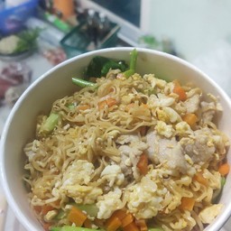 ผัดมาม่าหมู+ไข่