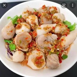 ยำลูกชิ้นปลา, หมู ไส้กรอกไก่หนังกรอบปูอัด