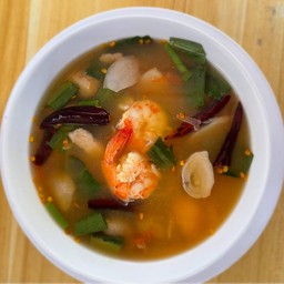 ต้มยำรวมมิตร น้ำใส