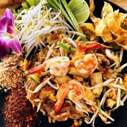 ผัดไทไข่ย้อย