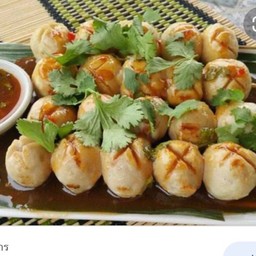 ลูกชิ้นหมูปิ้งย่าง