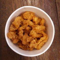 หนังไก่ชุปแป้งทอดกรอบ