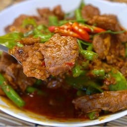 ข้าวพริกแกงเนื้อ