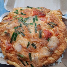 ข้าวไข่เจียวใส่หอมใหญ่+มะเขือเทศ