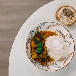 ข้าวหมูสามชั้นคั่วพริกแกงใต้