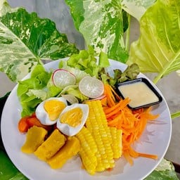 บ้านรักสลัด ตรงข้ามร้านฟริป เข้าซอยข้างร้านซ่อมมอเตอร์ไซค์ สนามจันทร์