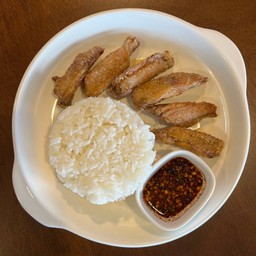 ข้าวปีกไก่ทอดน้ำปลา
