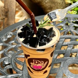 ชาไทยเฉาก๊วยคาราเมลสมูทตี้